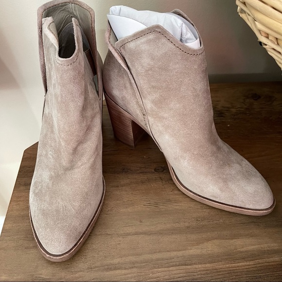 Dolce Vita Shep Taupe Suede Booties size 9.5 wide - Picture 1 of 4